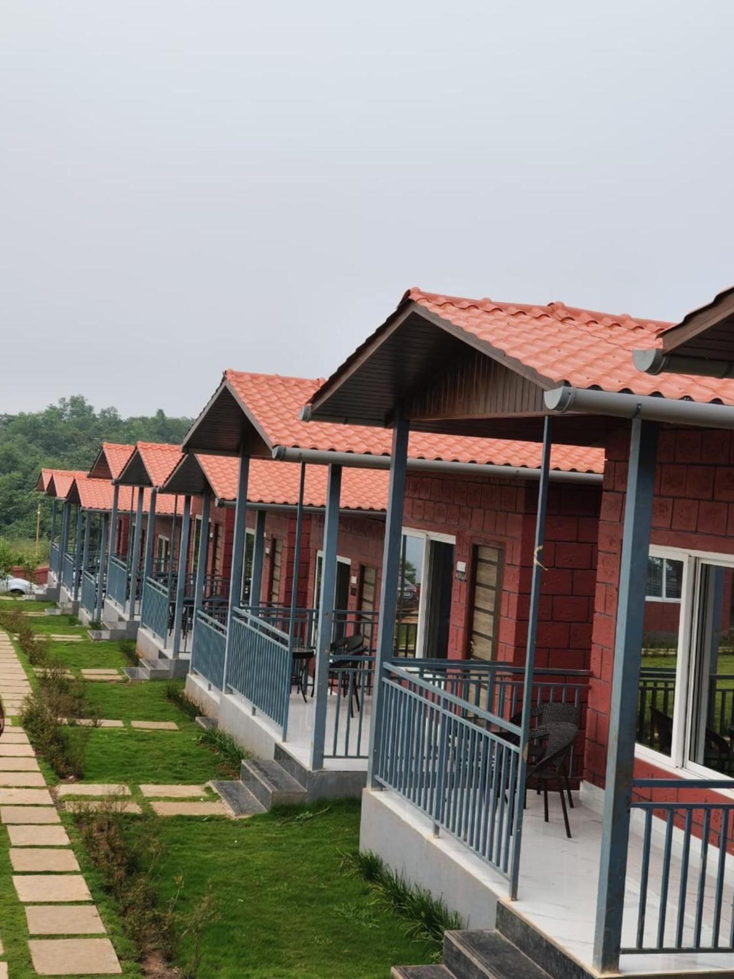 Mount Bliss Resort Mhasla Exterior photo